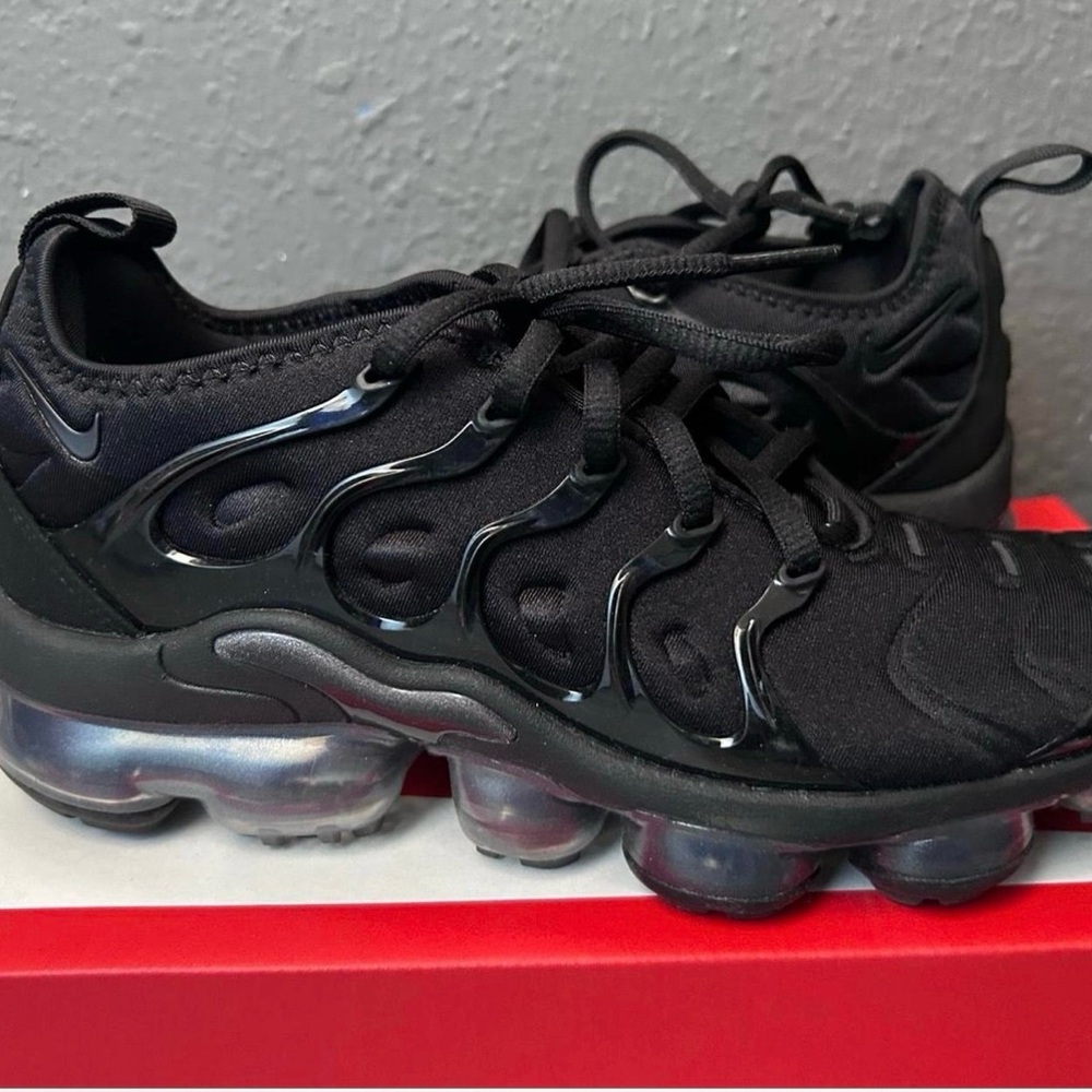 Nike Air VaporMax Plus Triple Black Sneakers